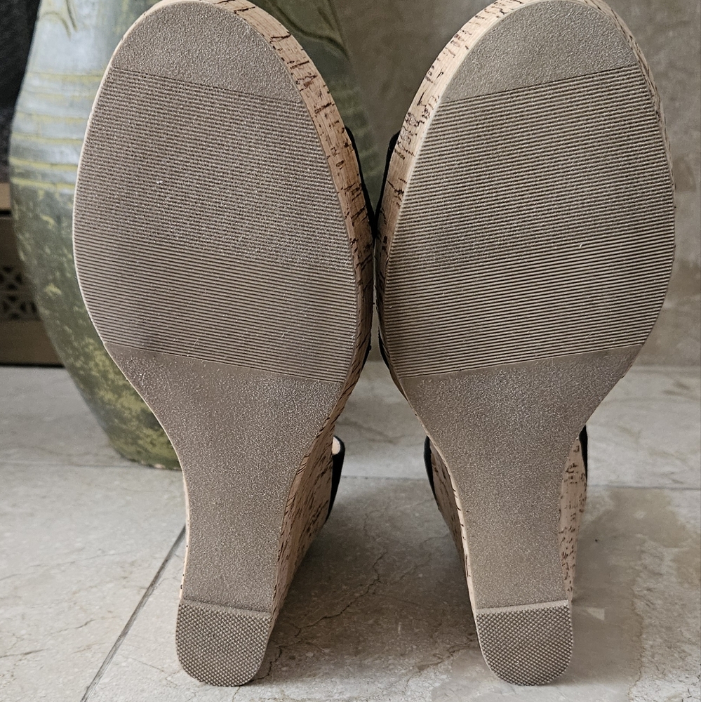 Material Girl Wedge - Picture 8 of 9
